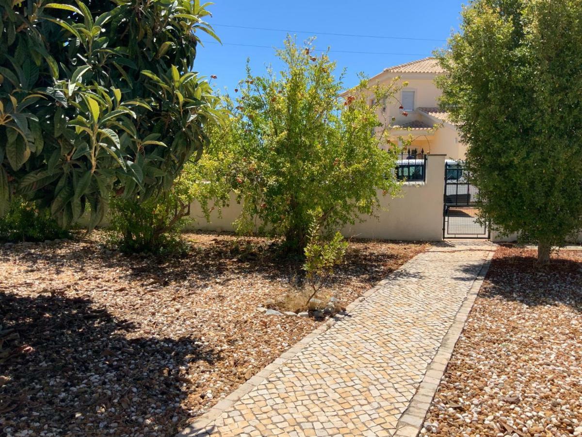 Guest House Alfarrobeiras Albufeira Esterno foto